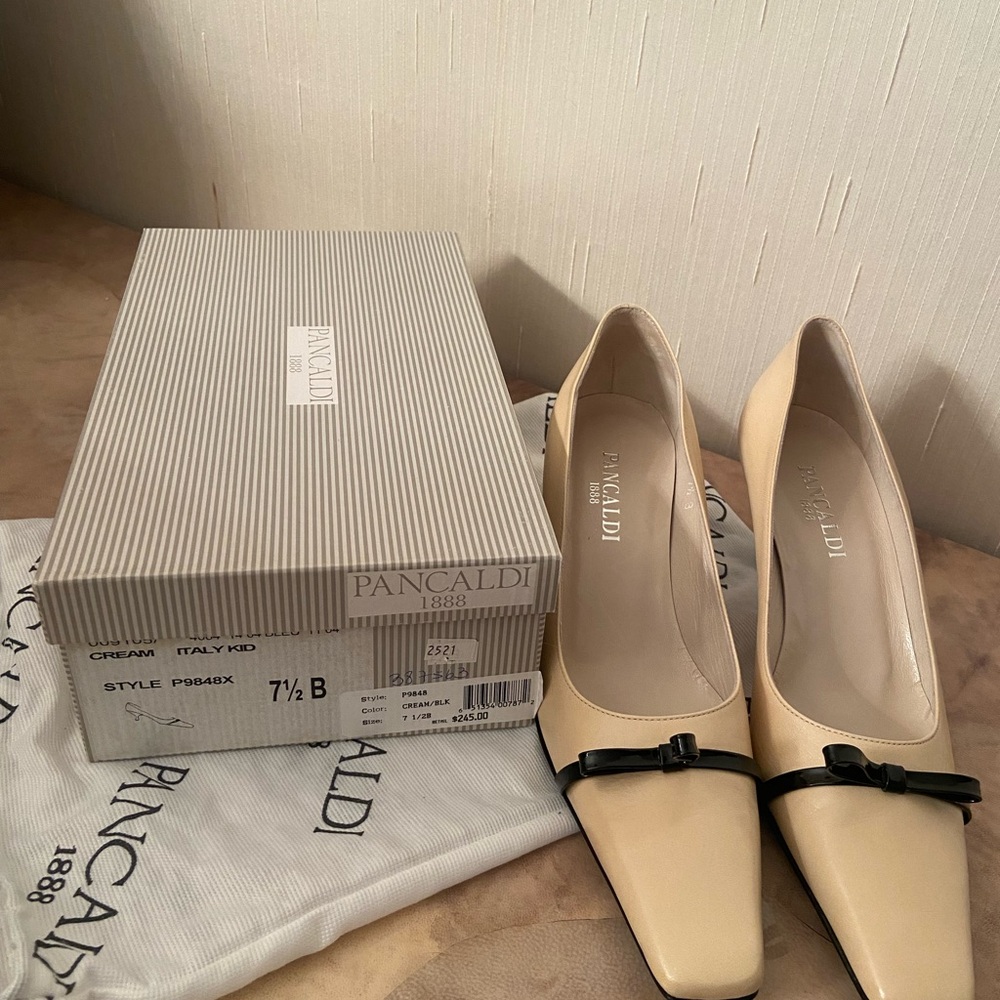 Cream and Black Two-Tone Heels with Pointed Toe - Picture 5 of 5
